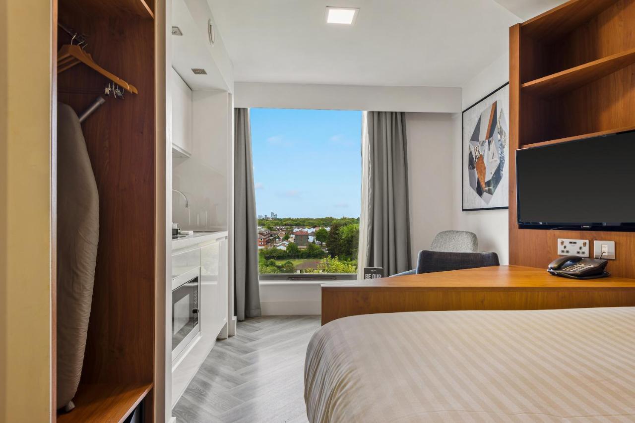 รูมซ์ ลอนดอน สแตรทฟอร์ด Aparthotel ภายนอก รูปภาพ