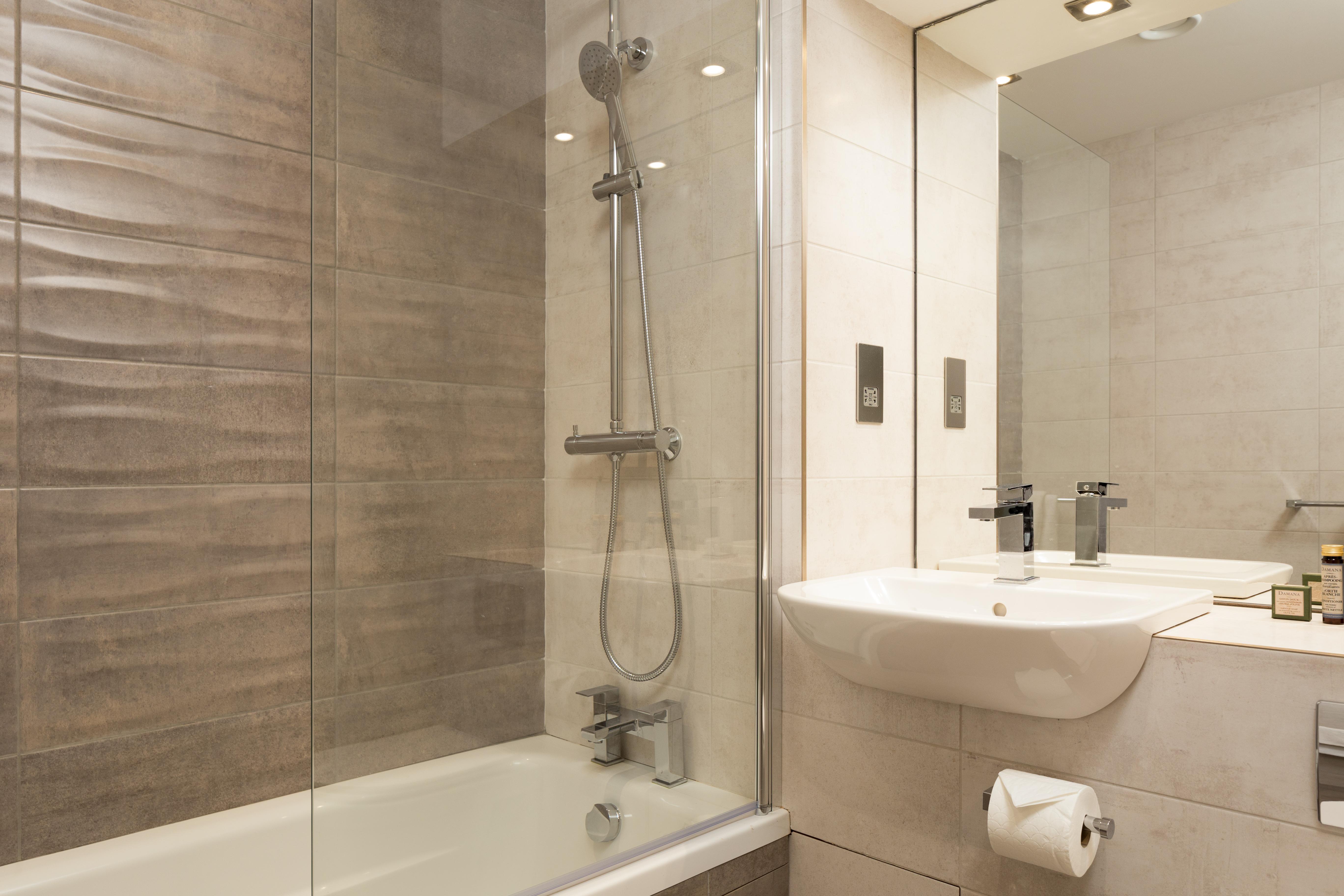 รูมซ์ ลอนดอน สแตรทฟอร์ด Aparthotel ภายนอก รูปภาพ